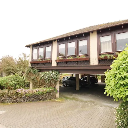 Tarn Hows Is Centrally Located Close To The Shops, Pubs, Restaurants And コニストン