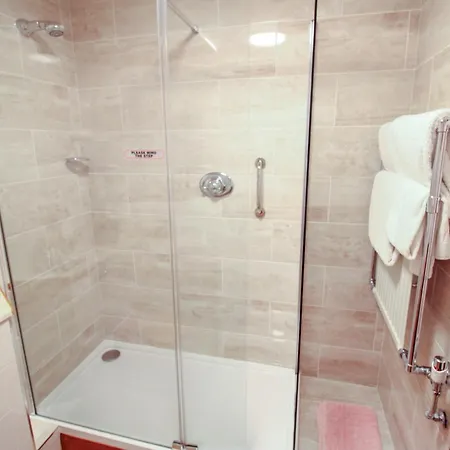 Tarn Hows Is Centrally Located Close To The Shops, Pubs, Restaurants And 別荘 コニストン