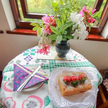 別荘 Tarn Hows Is Centrally Located Close To The Shops, Pubs, Restaurants And コニストン