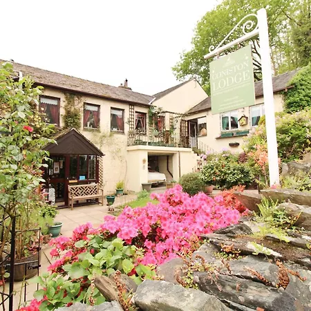 Tarn Hows Is Centrally Located Close To The Shops, Pubs, Restaurants And 別荘