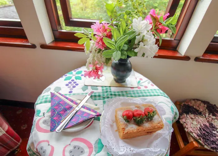 بيت للعطل Tarn Hows Is Centrally Located Close To The Shops, Pubs, Restaurants And كونيستون