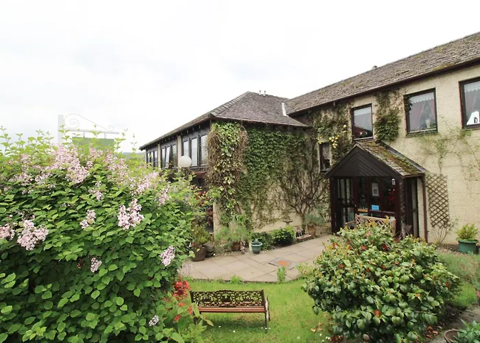 Tarn Hows Is Centrally Located Close To The Shops, Pubs, Restaurants And كونيستون