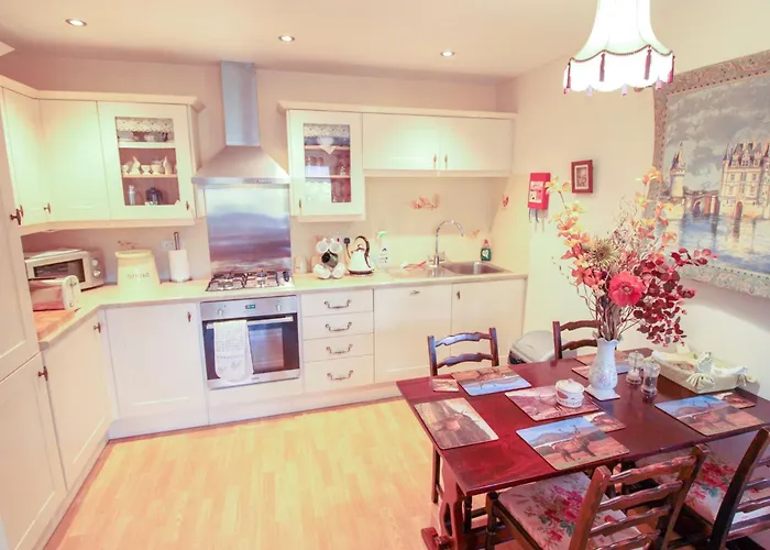 بيت للعطل Tarn Hows Is Centrally Located Close To The Shops, Pubs, Restaurants And كونيستون