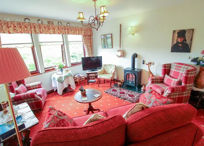 بيت للعطل Tarn Hows Is Centrally Located Close To The Shops, Pubs, Restaurants And