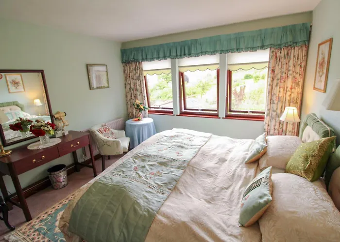 بيت للعطل Tarn Hows Is Centrally Located Close To The Shops, Pubs, Restaurants And *