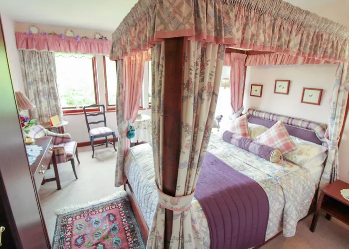 Tarn Hows Is Centrally Located Close To The Shops, Pubs, Restaurants And * كونيستون