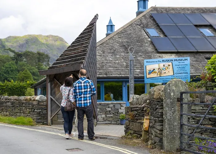 Tarn Hows Is Centrally Located Close To The Shops, Pubs, Restaurants And بيت للعطل *