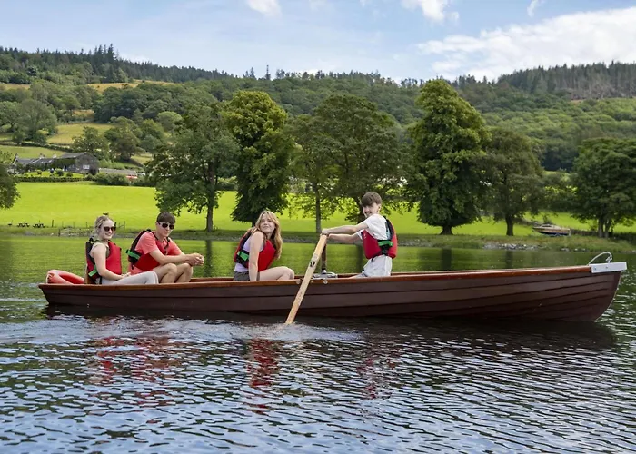 بيت للعطل Tarn Hows Is Centrally Located Close To The Shops, Pubs, Restaurants And *