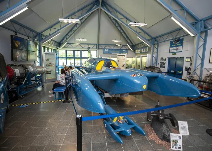 Tarn Hows Is Centrally Located Close To The Shops, Pubs, Restaurants And كونيستون