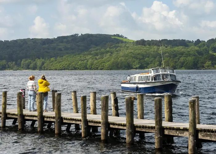 Tarn Hows Is Centrally Located Close To The Shops, Pubs, Restaurants And بيت للعطل *