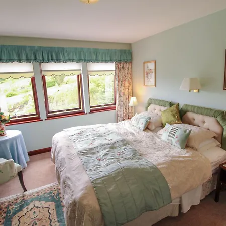 Tarn Hows Is Centrally Located Close To The Shops, Pubs, Restaurants And *