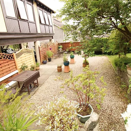 Tarn Hows Is Centrally Located Close To The Shops, Pubs, Restaurants And